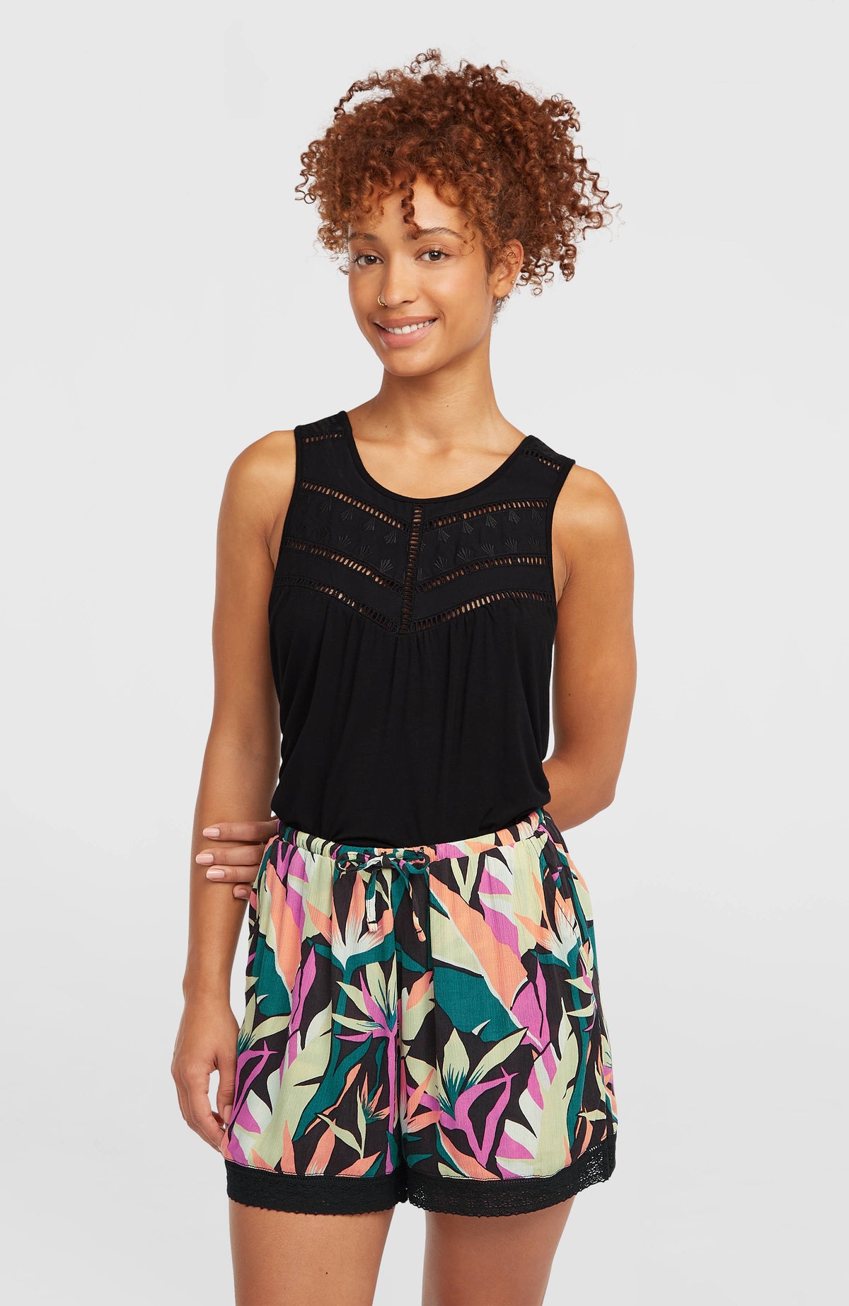 Essentials Tokeena Shorts | Black Wmns Tropicana