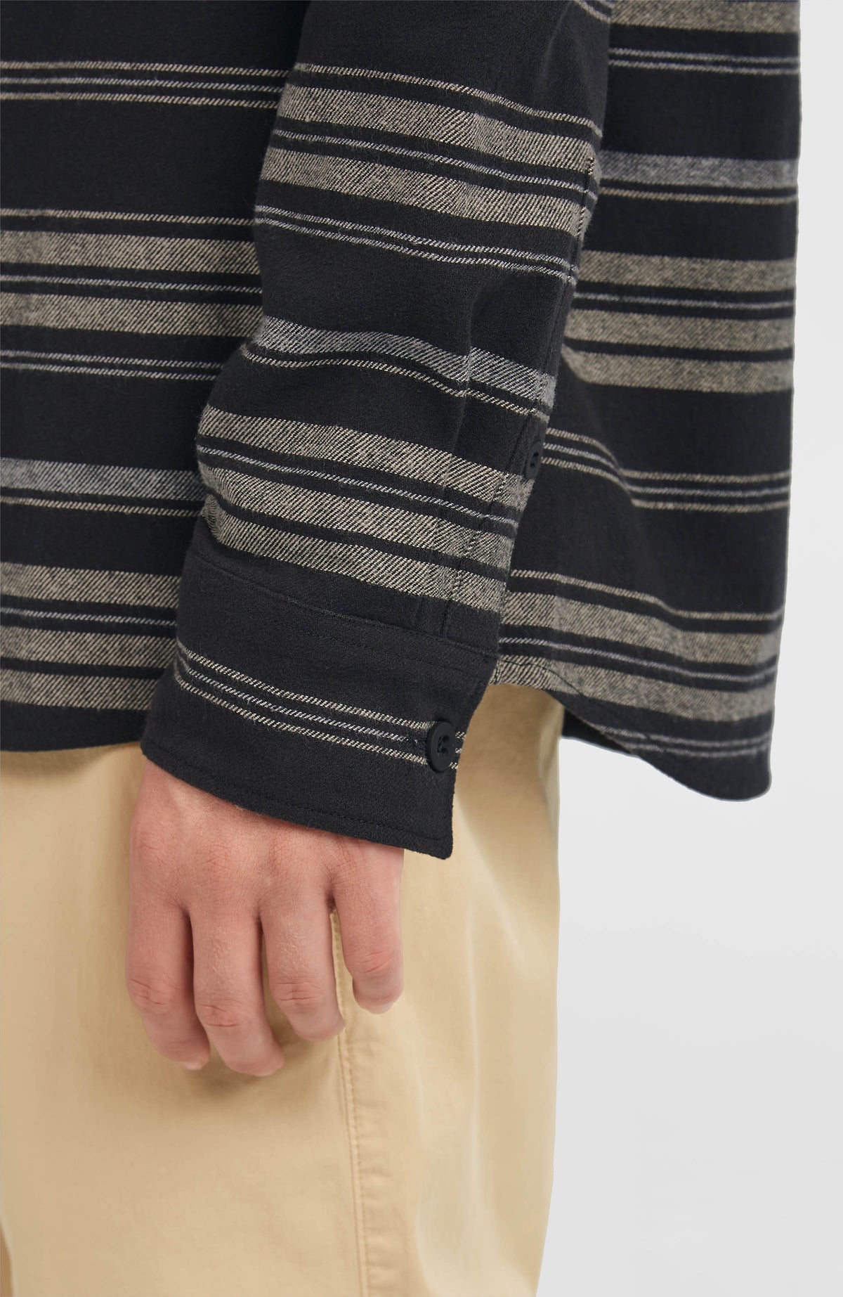 Must-Have Flannel Shirt | Black Bavaro