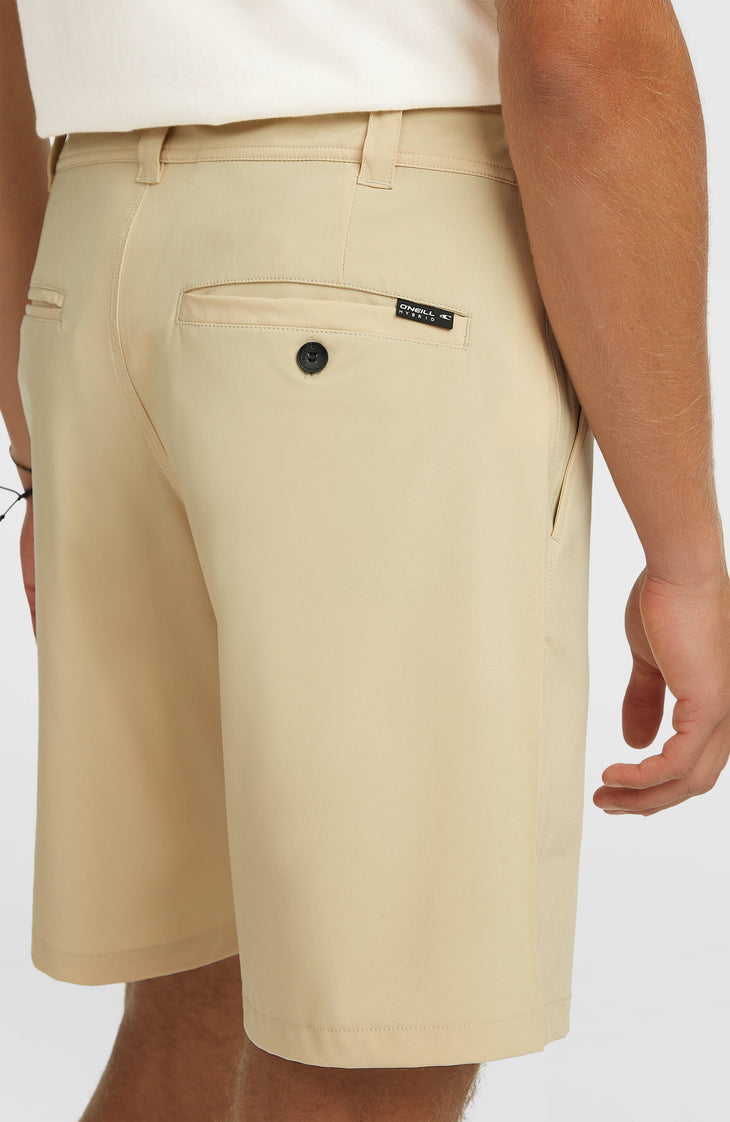 Hybrid 19" Shorts | Cocoa Sand