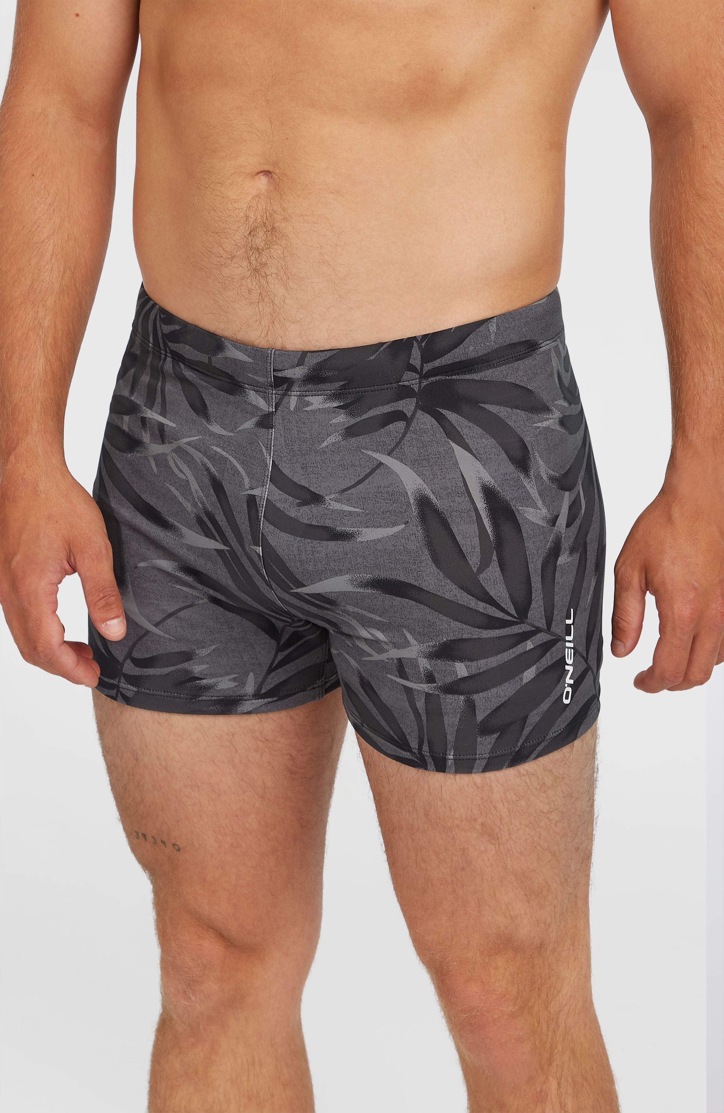 Essentials Floral Racer | Black Dipped Leaves – O'Neill UK